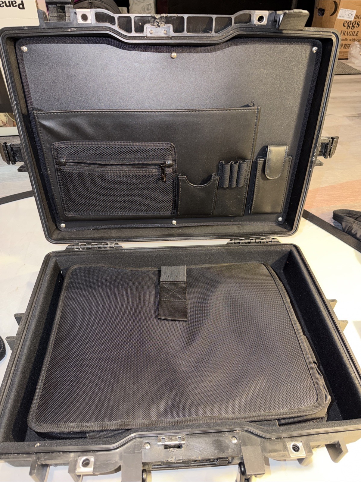 Pelican 1495 Laptop Protective Hard Shell Case. Laptop Sleeve. Combo Broken READ