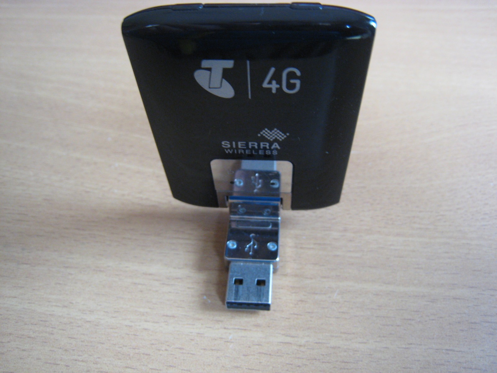 Genuine NETGEAR Telstra USB 4G Sierra Wireless AirCard 320U USB Dongle
