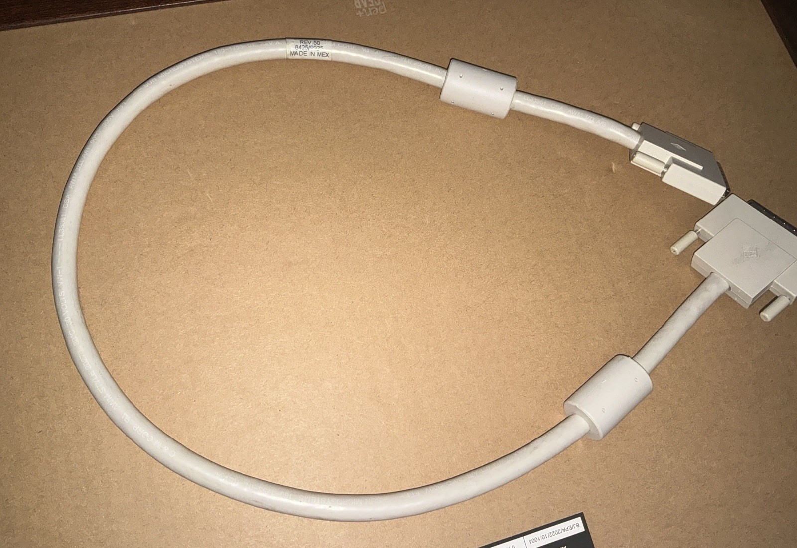 Sun Microsystems 530-23-83-01 Rev 50 SCSI Network cable 68 pin male/male 2.5ft