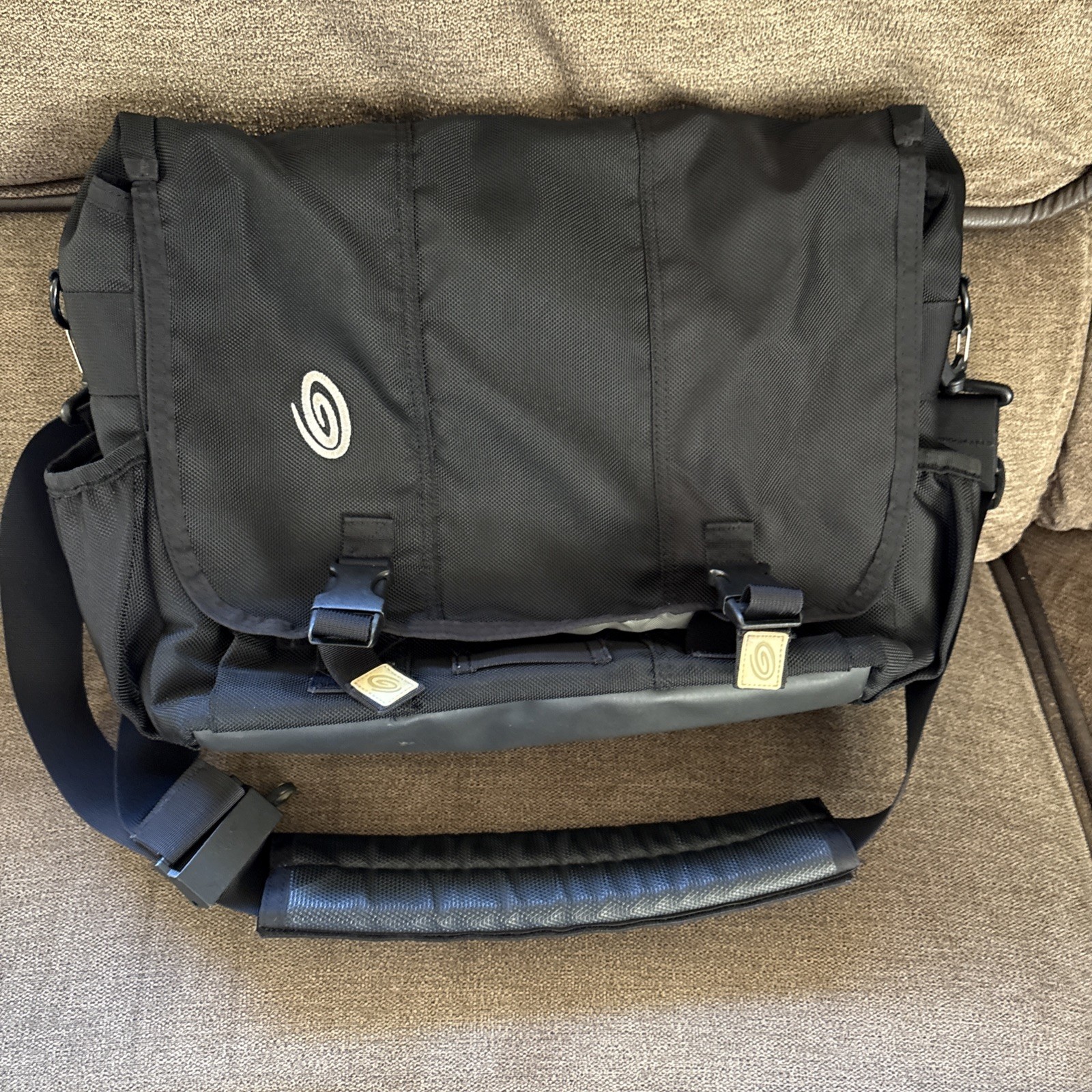 Timbuk2 Classic Padded Laptop Messenger Bag Commuter Work  Crossbody Black EUC