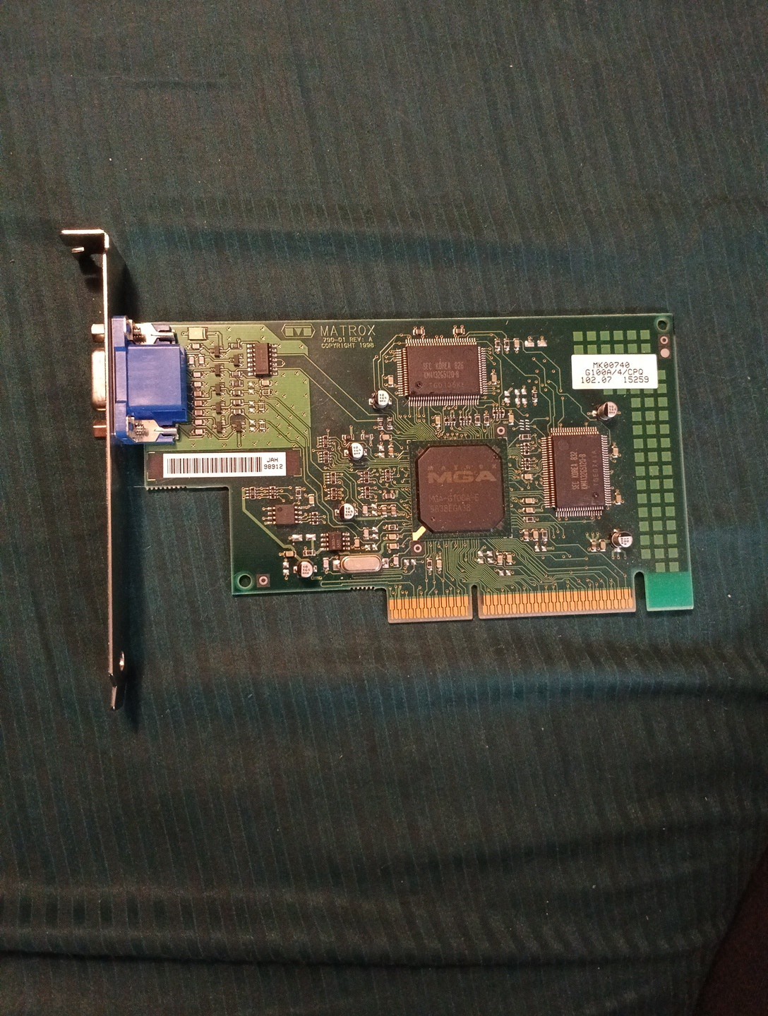 Matrox G100A/4/HP 4MB VGA graphics card.