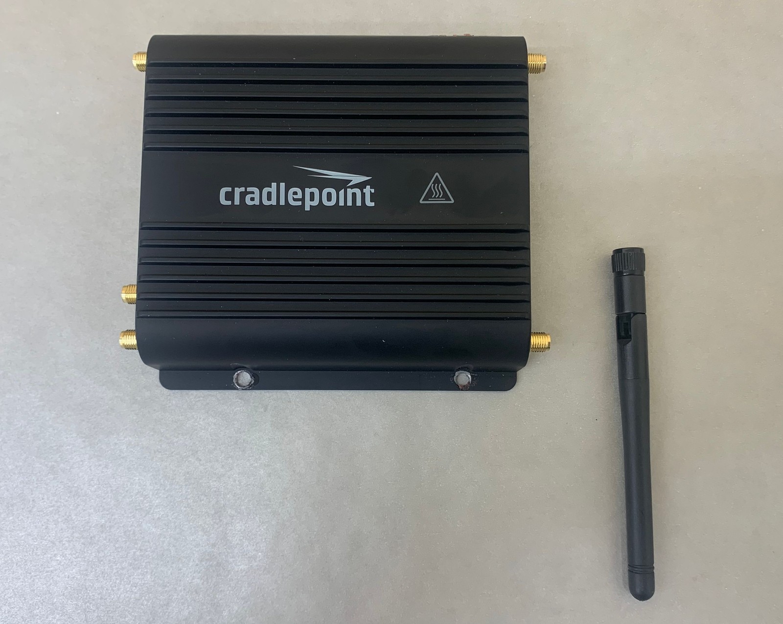Cradlepoint IBR900-600M Cloud Managed Network Wireless Router 2 GbE (S5A749A)