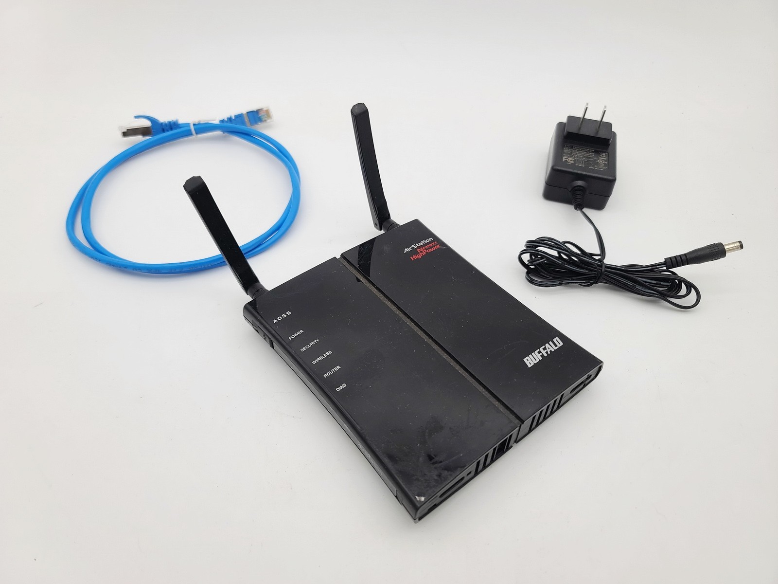 BUFFALO TECHNOLOGY WHR-HP-G300N 300 MBPS 4-PORT 10/100 WIRELESS N ROUTER W CABLE