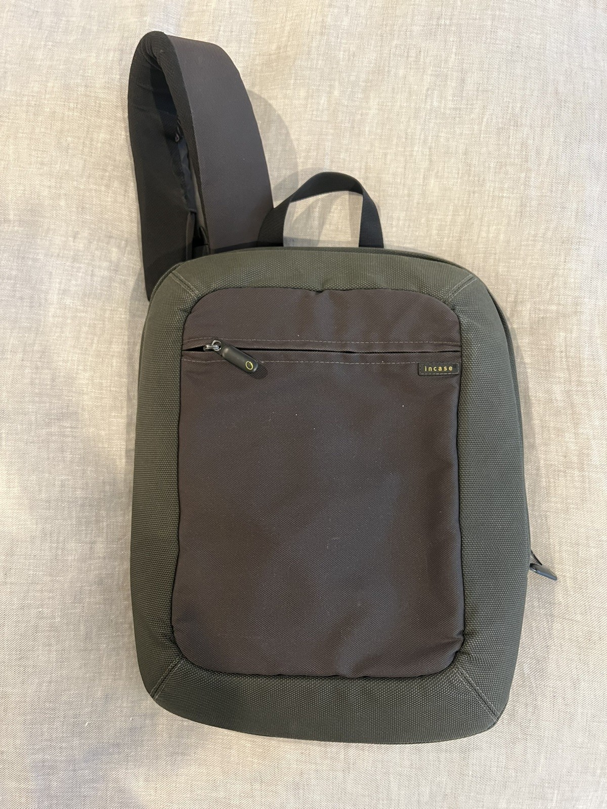 Incase Sling Crossbody Laptop Backpack Messenger Bag Black MacBook Travel Tech