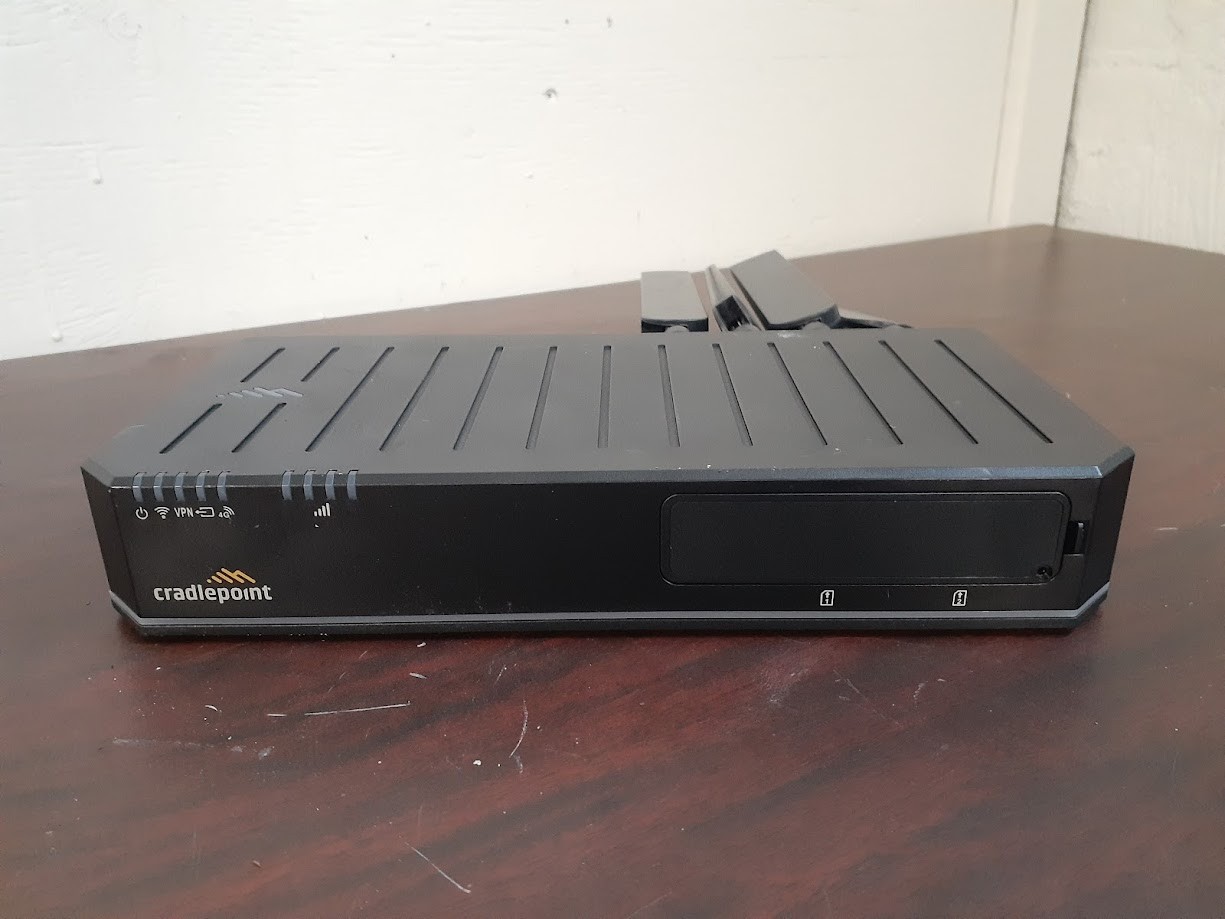 Cradlepoint E3000 4G/5G E3000-C18B Wireless Router