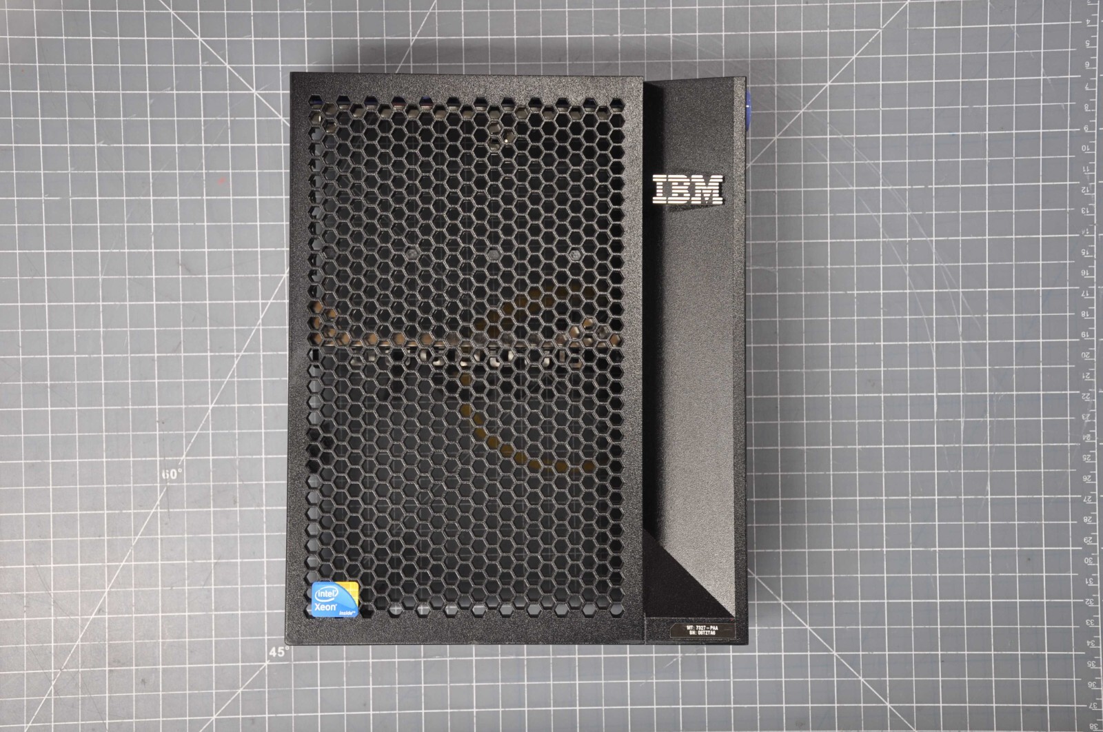 IBM - LOWER BEZEL - Grade A - 49Y8454