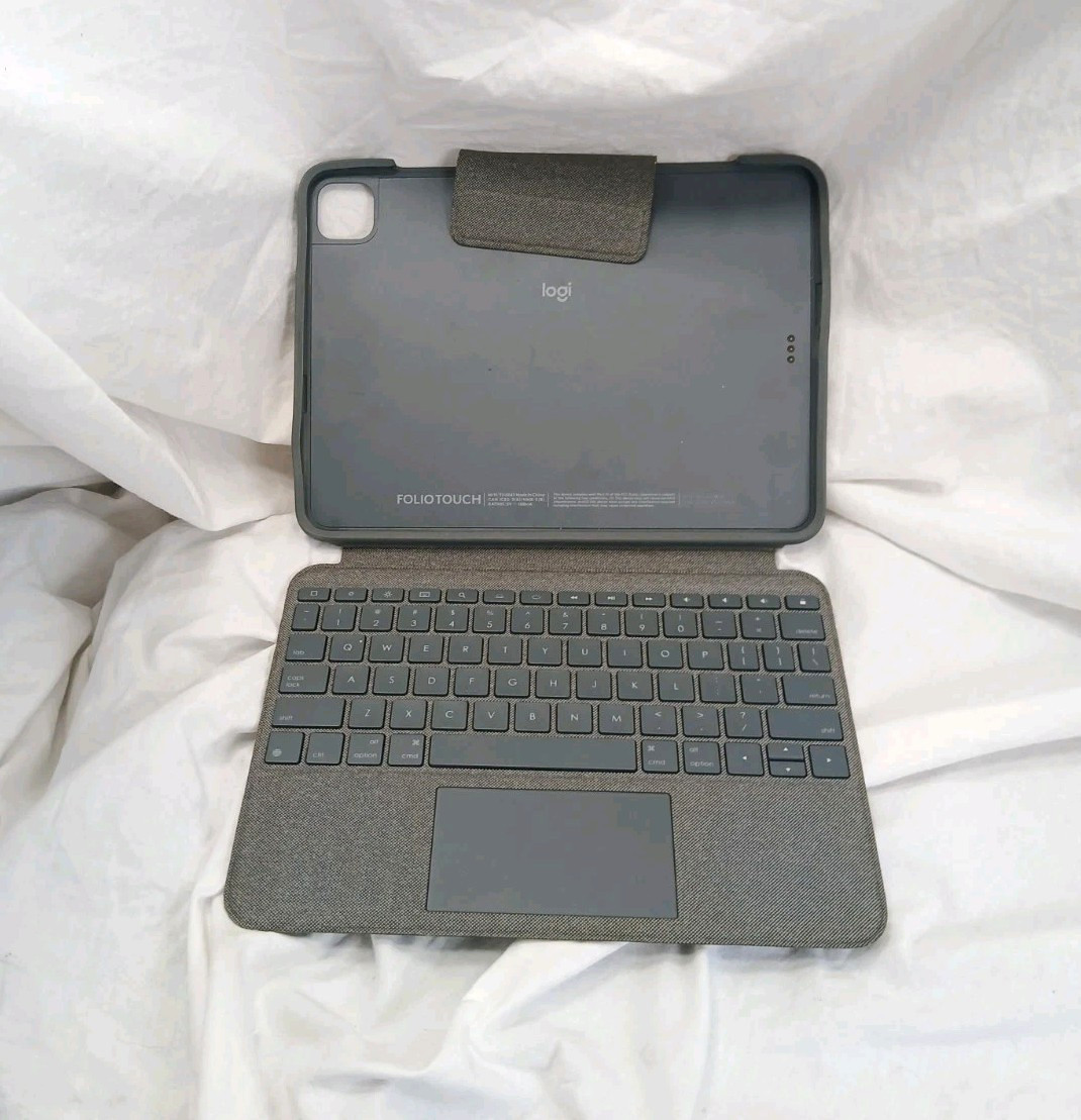Folio Touch I Pad Keyboard, logitech, P/N; 820-009432, 10"x7.5", grey