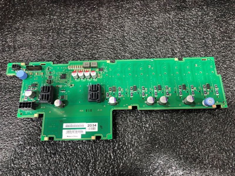 IBM 02JD083 12-Slot SAS SFF-3 Backplane 4U (Base) w/RDX
