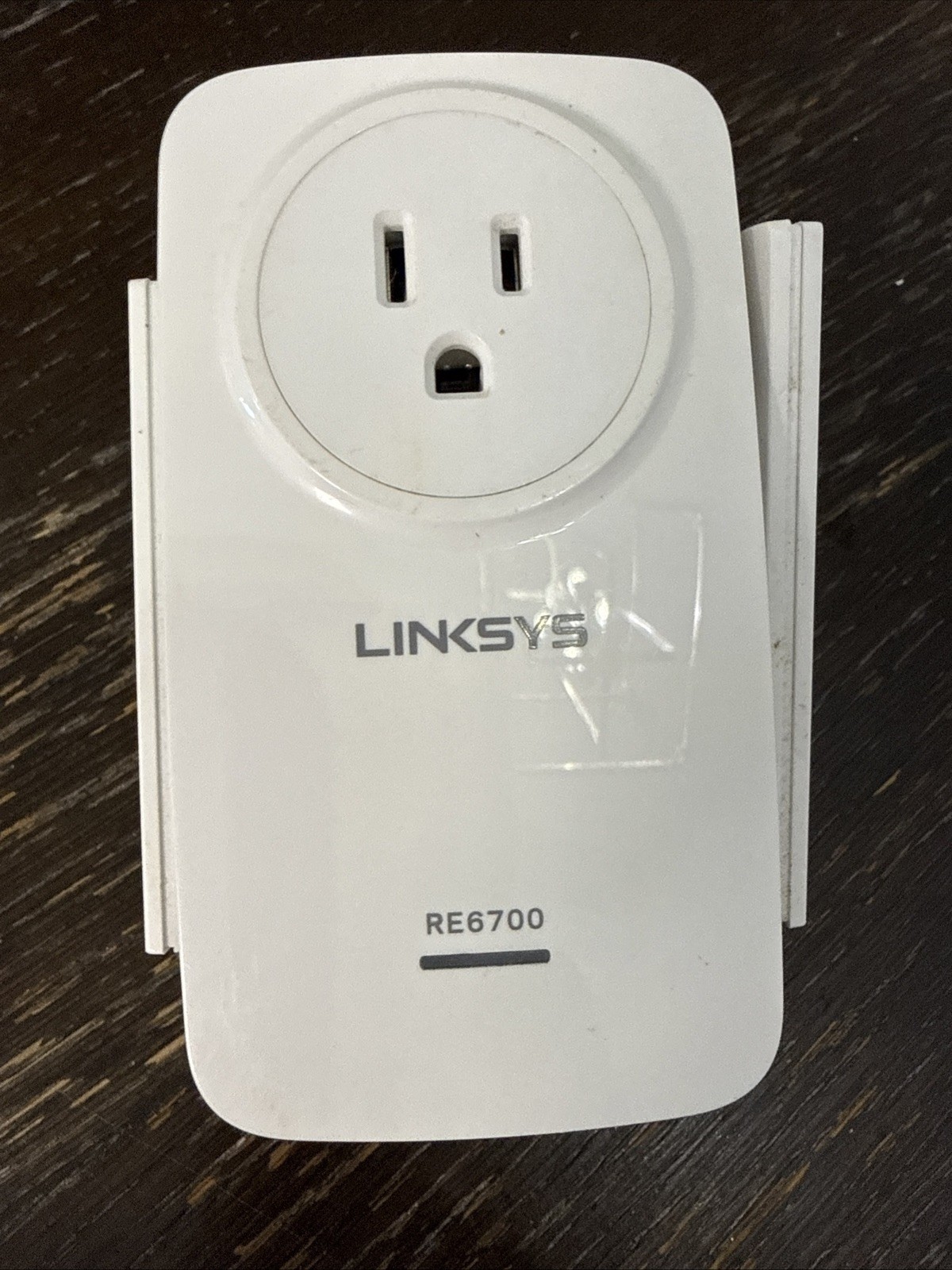 Linksys RE6700 AC1200 Dual-Band Wi-Fi Range Extender.