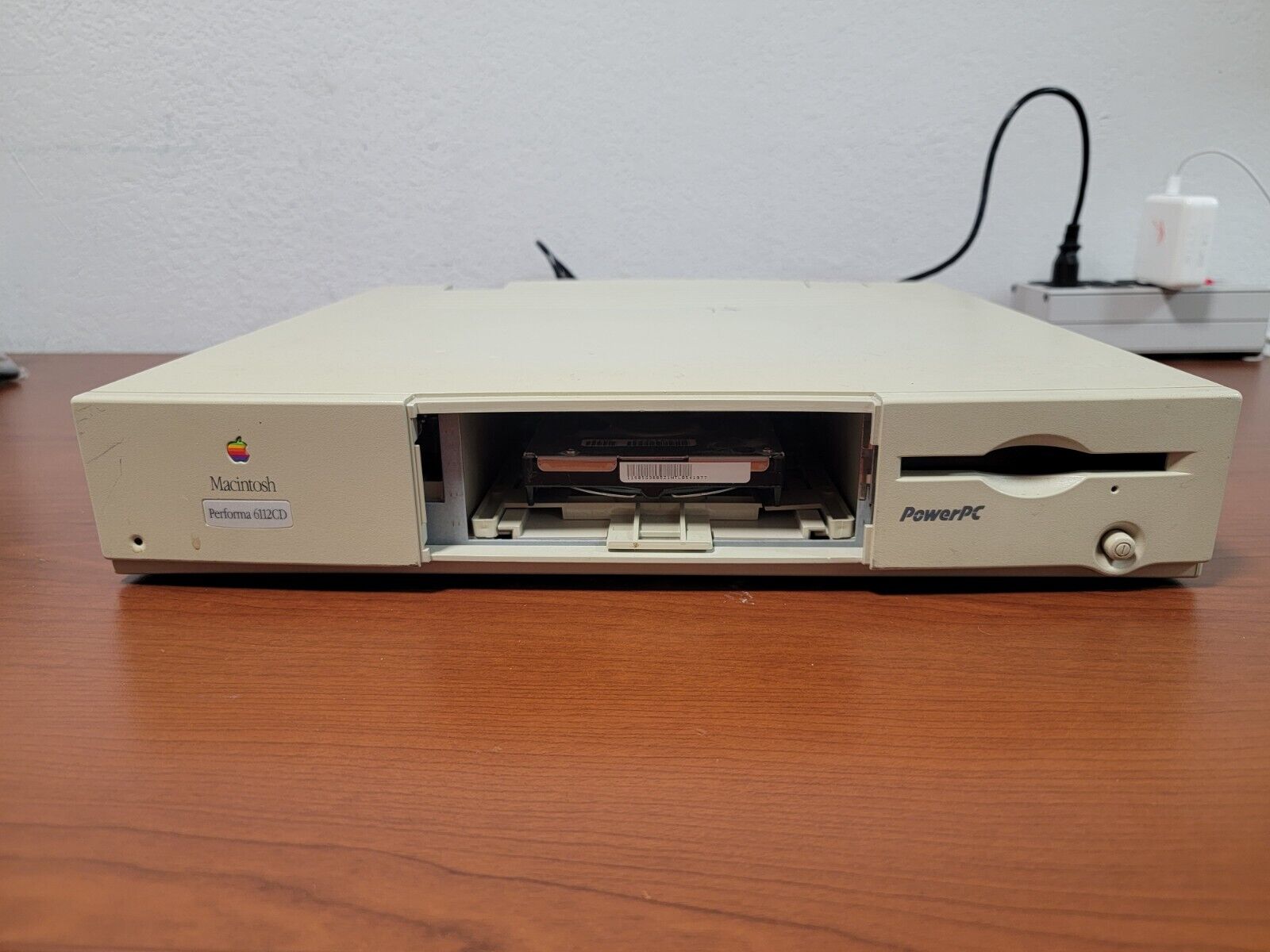 VINTAGE APPLE Macintosh Performa 6112CD Power PC - TURNS ON, UNTESTED