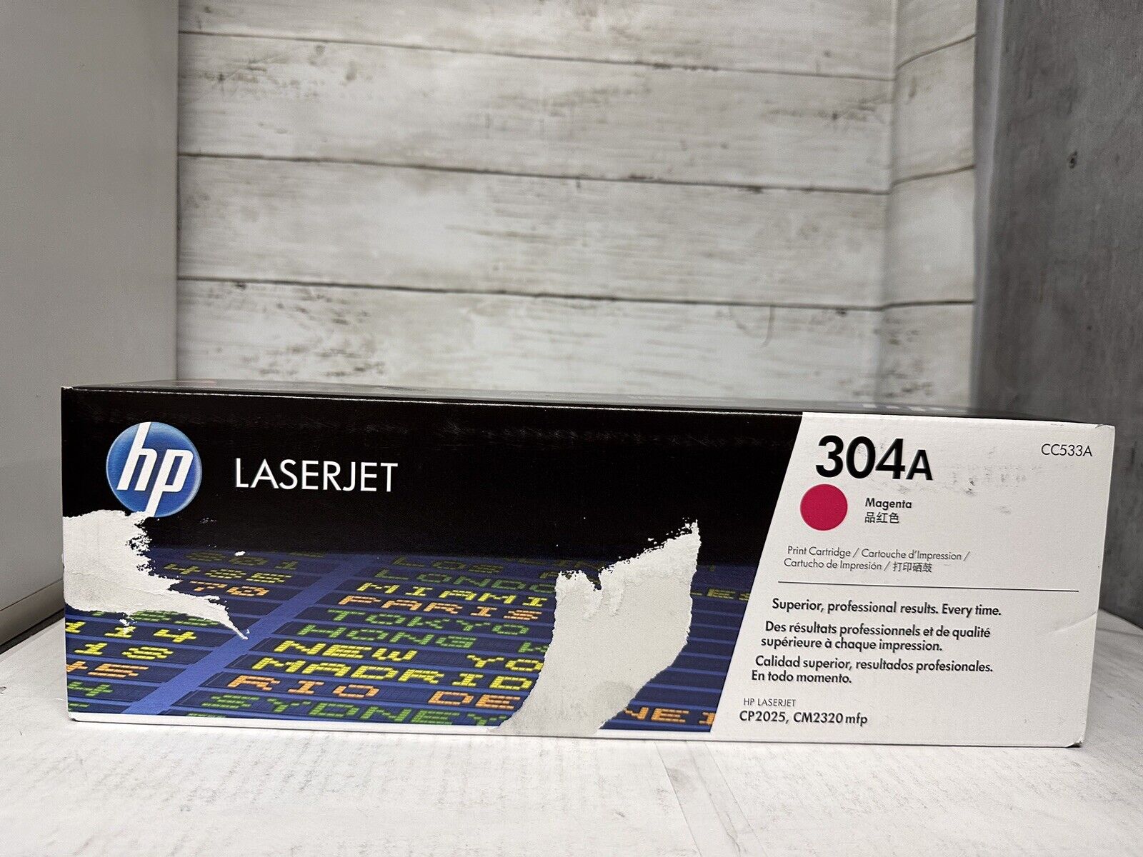 Genuine HP LaserJet 304A  Magenta Print Cartridge CC533A Cosmetic Damage New /