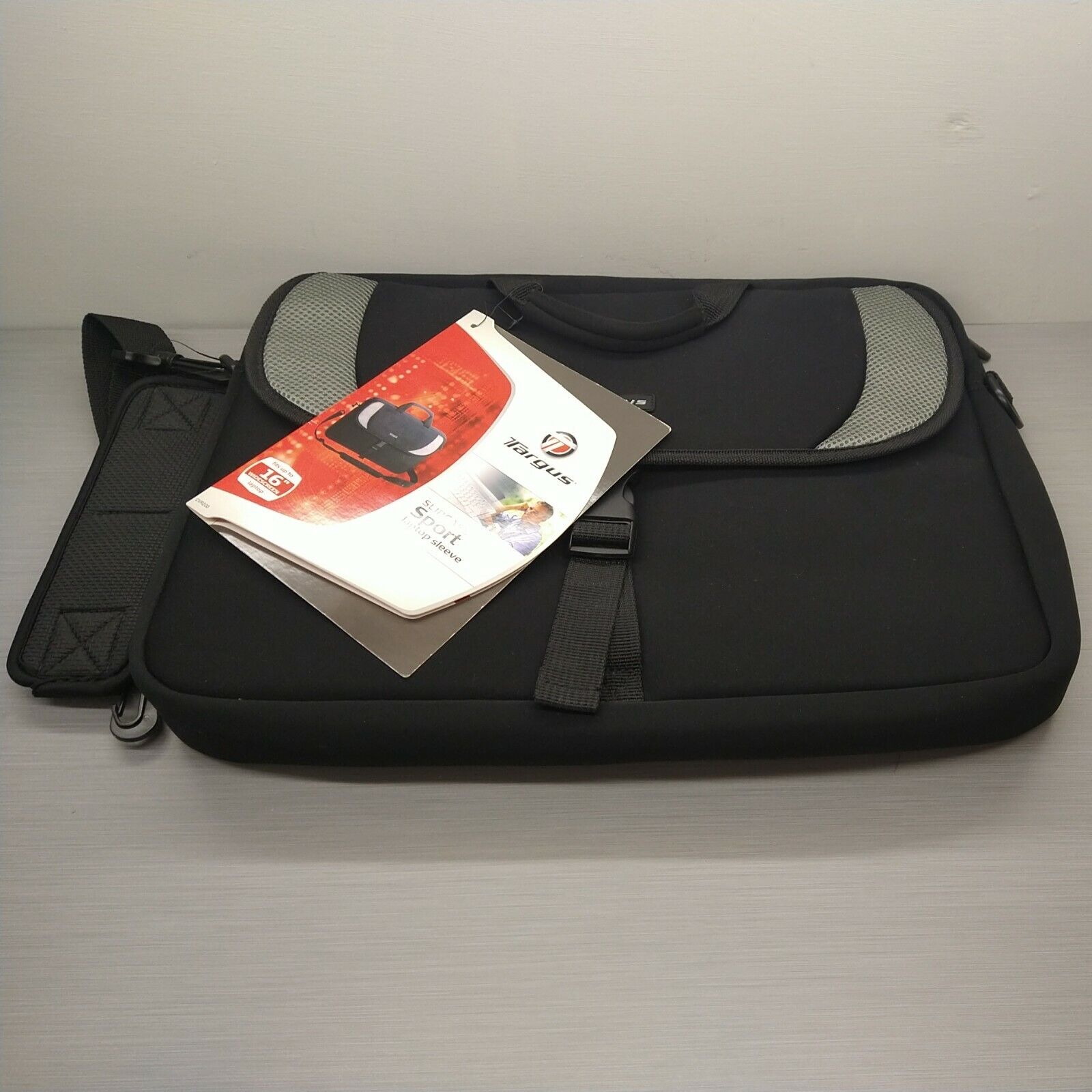 Targus Sport Laptop/Tablet Carrying Case 16 inch Neoprene Strap NWT