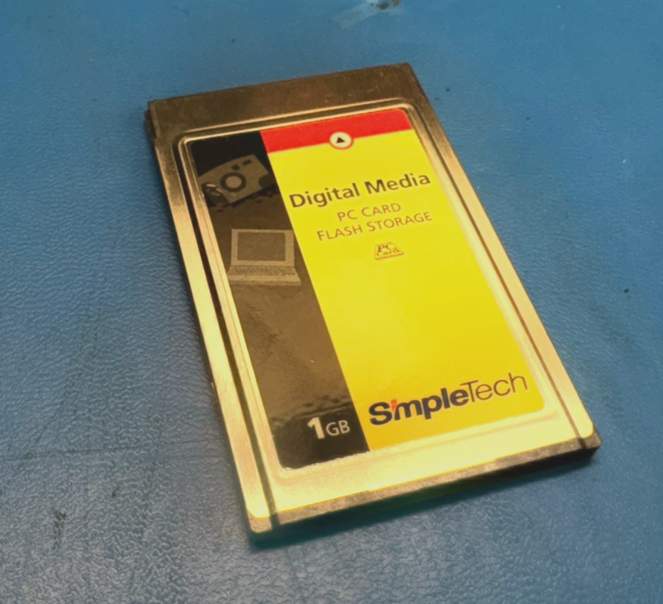 SimpleTech Digital Media PC Card Flash Storage 1GB