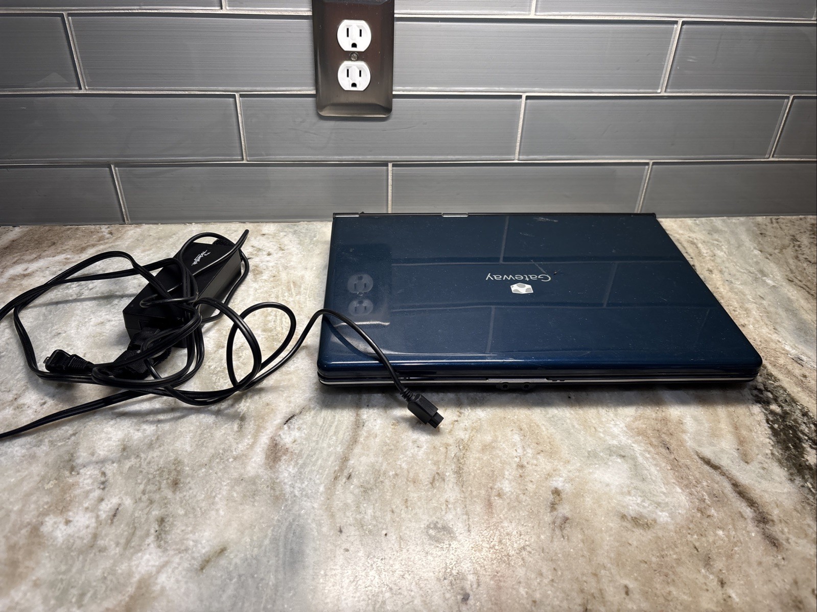 Gateway M-Series SA1 Laptop  AMD Athlon 1g Ram 73g HDD Great For Vintage Gaming