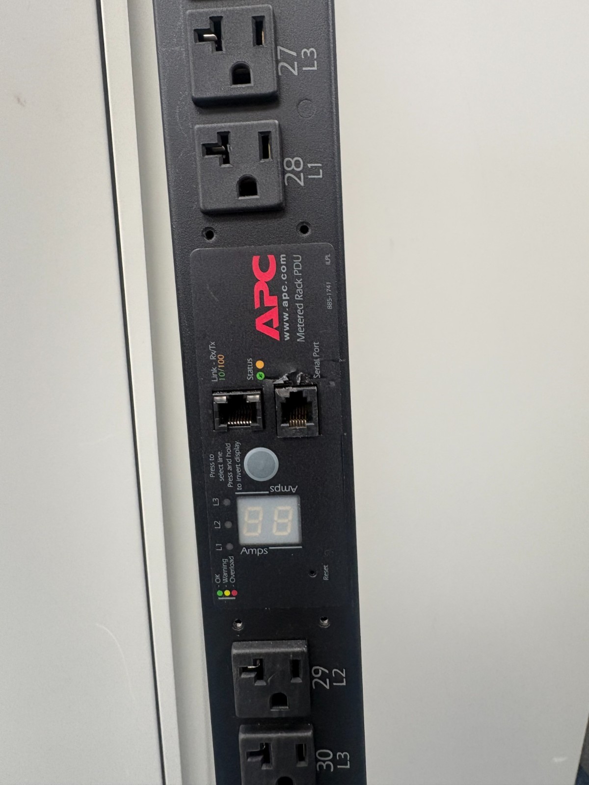APC AP7562 NetShelter Basic Rack PDU Power Strip
