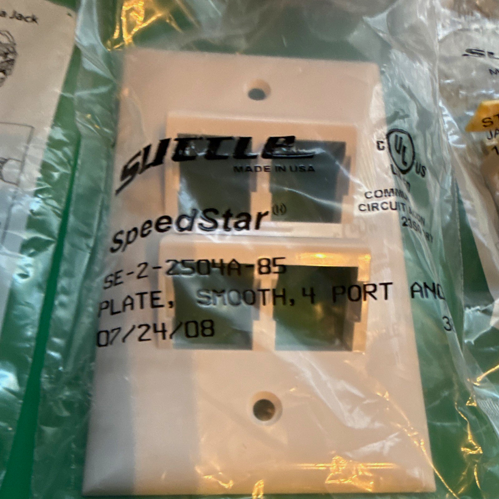 Suttle SpeedStar SE-2-2504A-85 Wall Plate 4 Port RJ45 Ethernet White