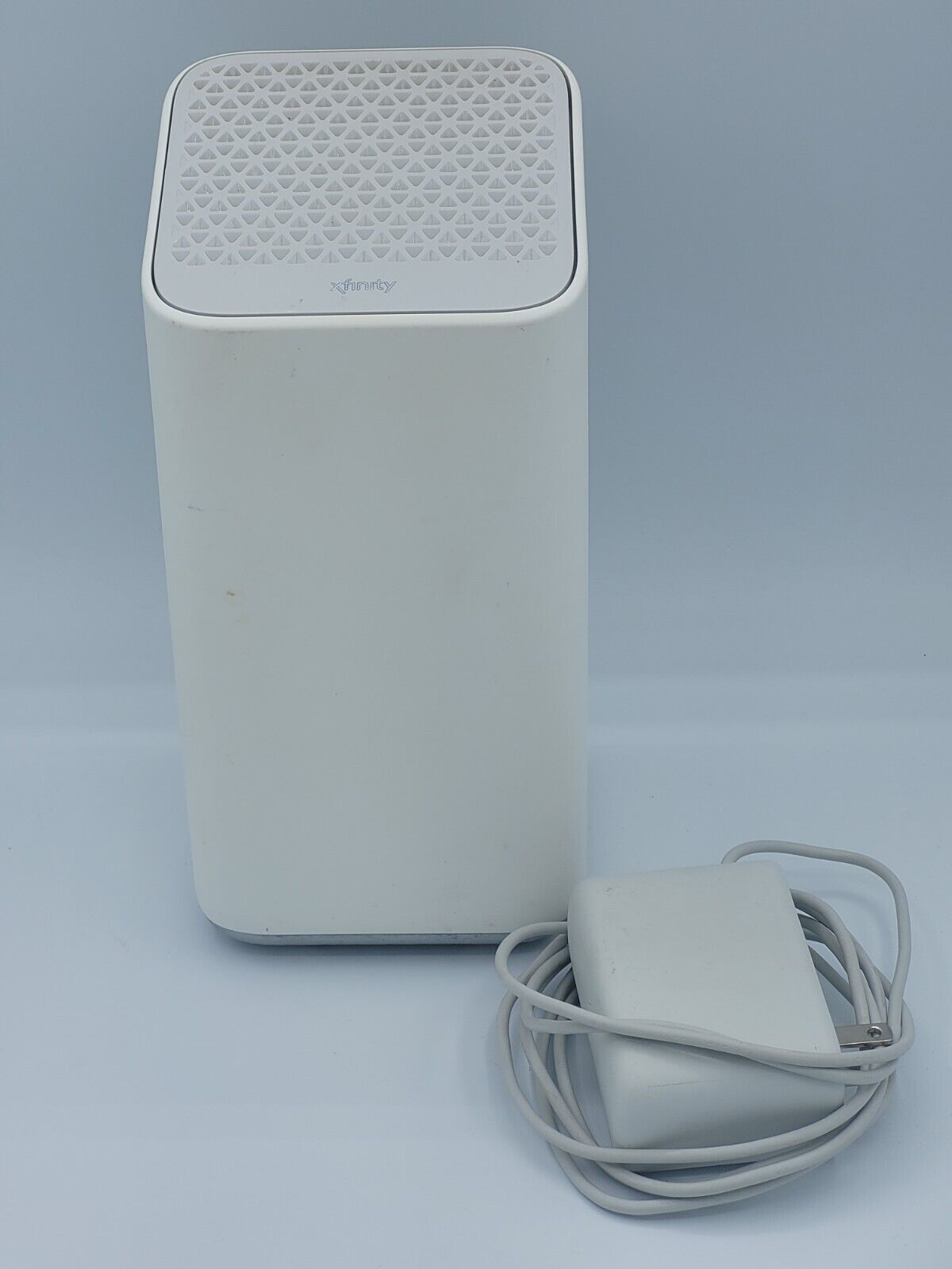 Comcast Xfinity XB7-T GIGABIT Modem WiFi Router Power Cord. Powers on