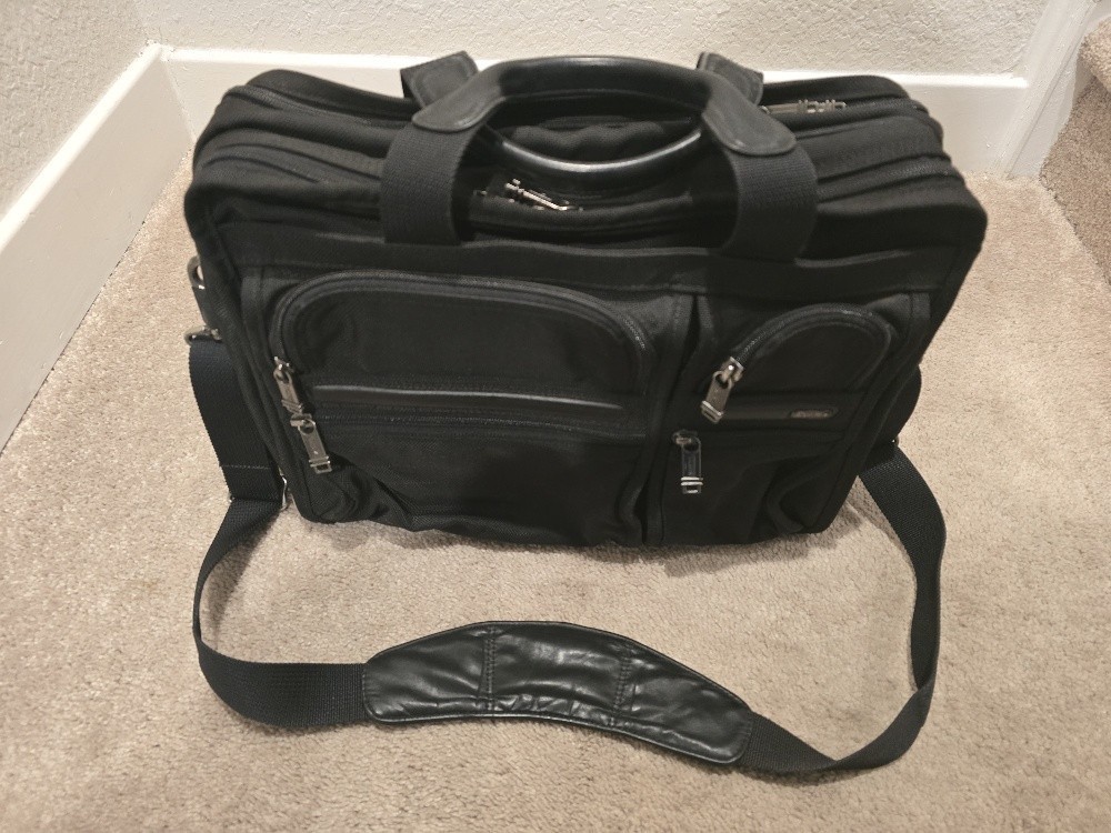 Tumi Alpha Expandable Compact Organizer Black Laptop Briefcase #26141D4