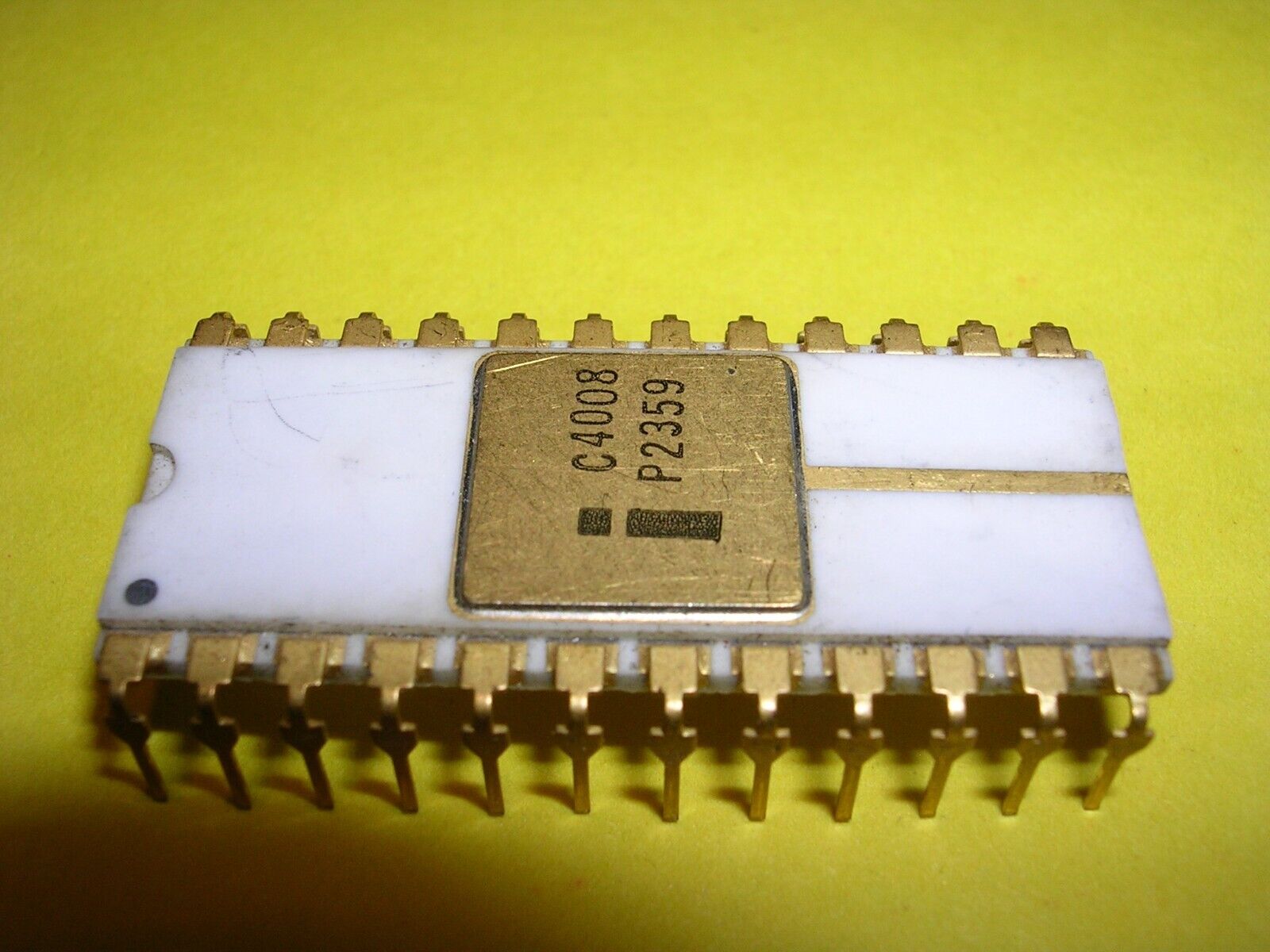 Intel C4008 - Standard Memory and I/O Interface for 4004 (C4004)