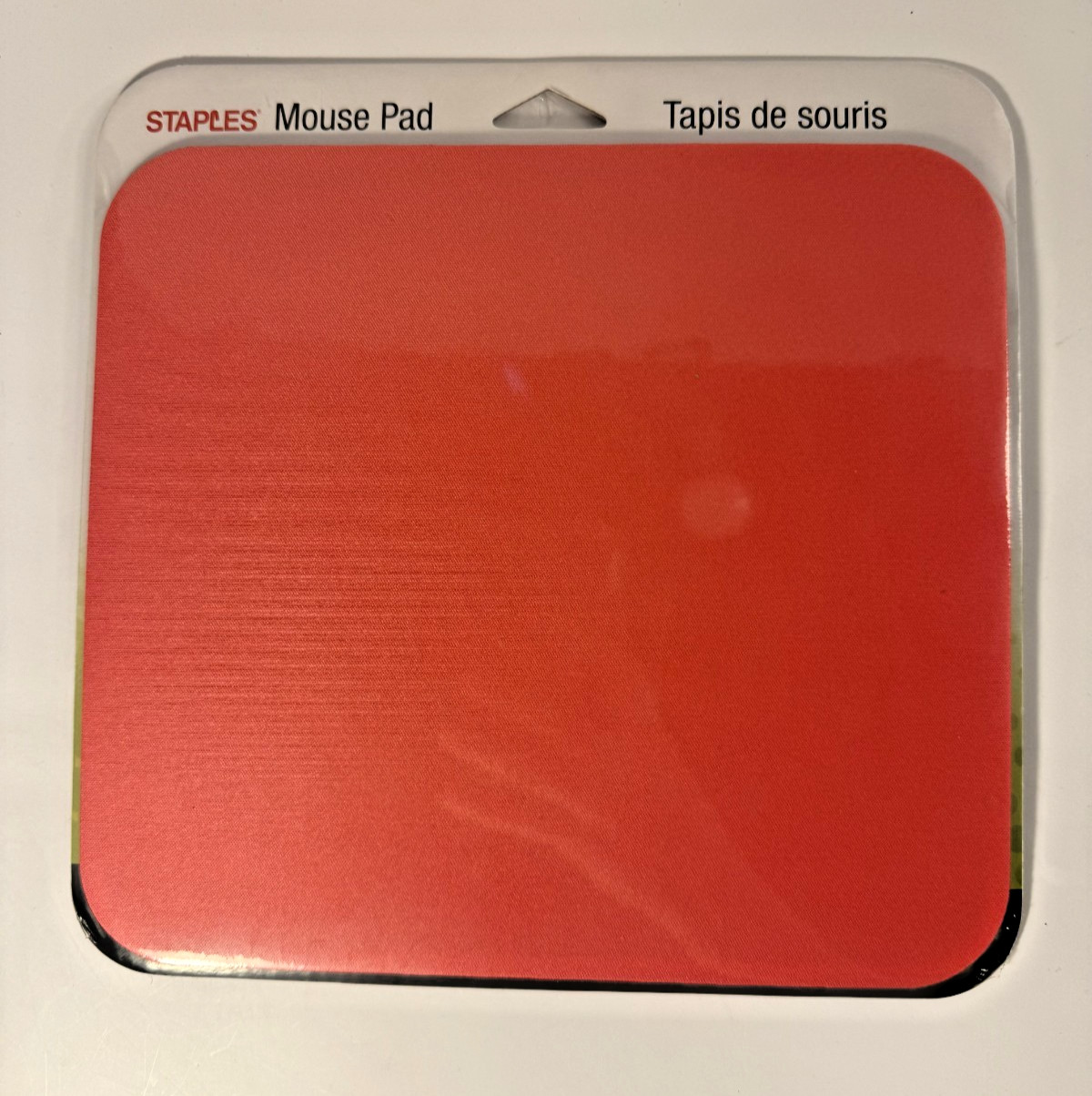 New Staples Mouse Pad, Pink 8.75" x 7.78" Tapis de Souris Optical Mouse Friendly