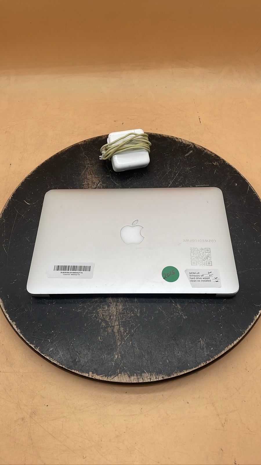 Apple A1465 MacBook Air 11-Inch Intel Core i5 5th Generation Notebook