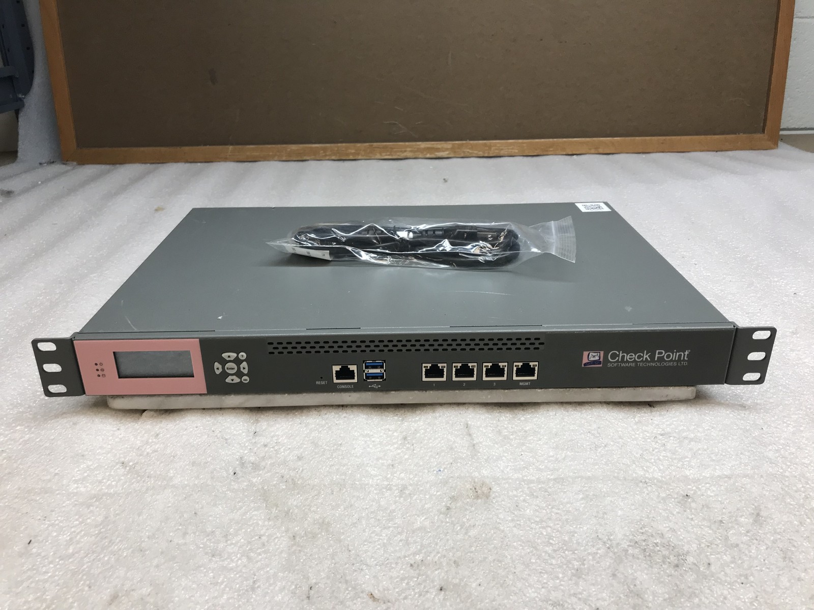 Check Point ST-5 Firewall Security Appliance - 4-Port w/ Rack Ears