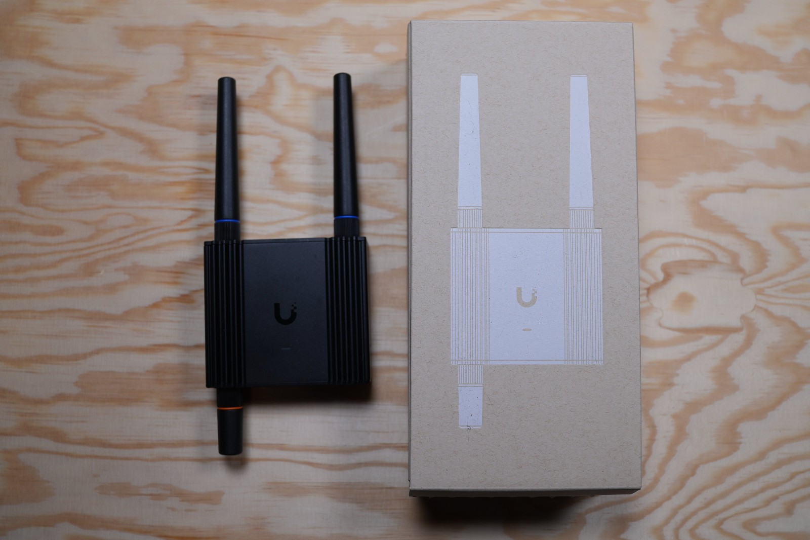 Ubiquiti UMR-Ultra Mobile Router Ultra LTE Backup for IoT, Server