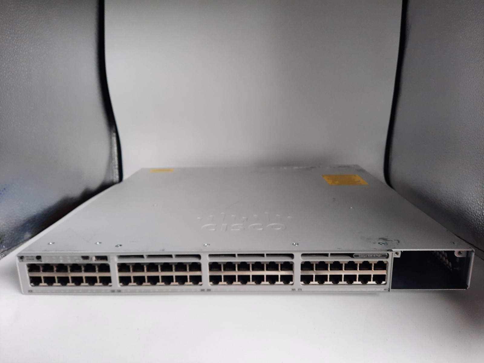 Cisco C9300-48P-A Catalyst 9300 48-port PoE+ Not Reading USB Drive FOR PARTS