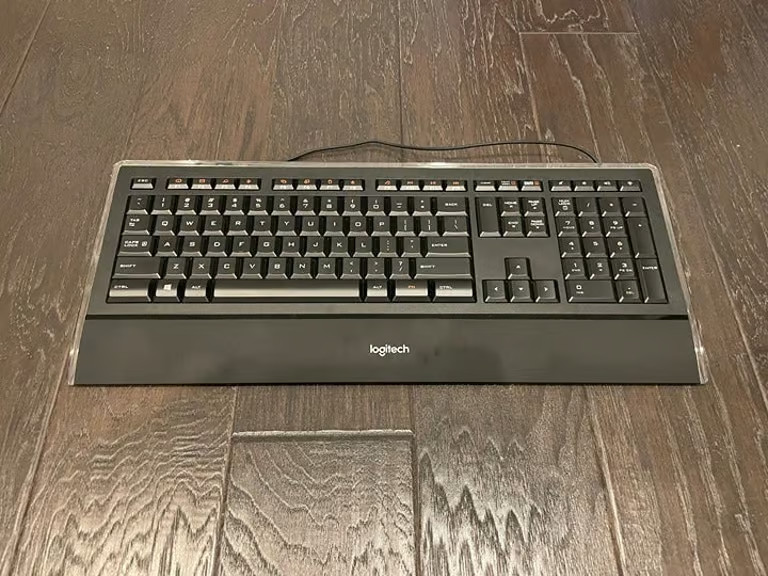 Logitech Illuminated K740 USB Wired Keyboard Y-UY95 - Tested Works Great