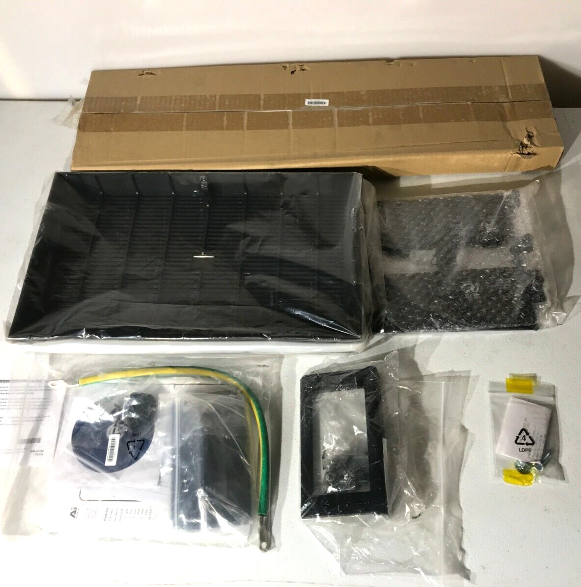 APC Smart-UPS RT192VRM Battery Pack SURT192RMXLBP2 ✅❤️️✅❤️️ New Open Box