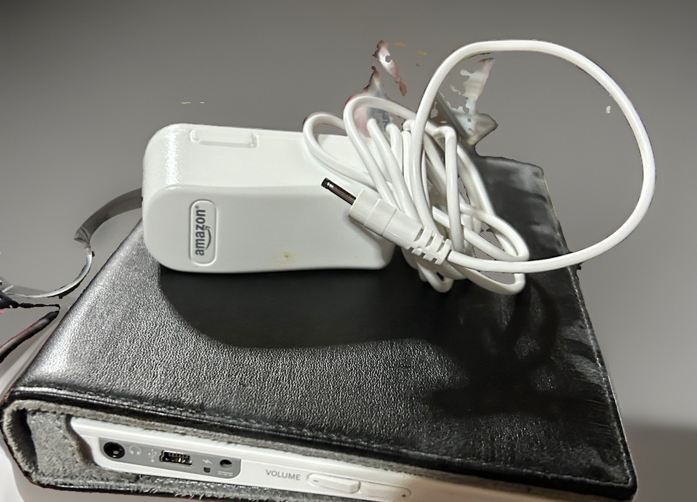 Amazon Kindle 1st Generation (Model D00111) e-reader W/Orig. Charger&case