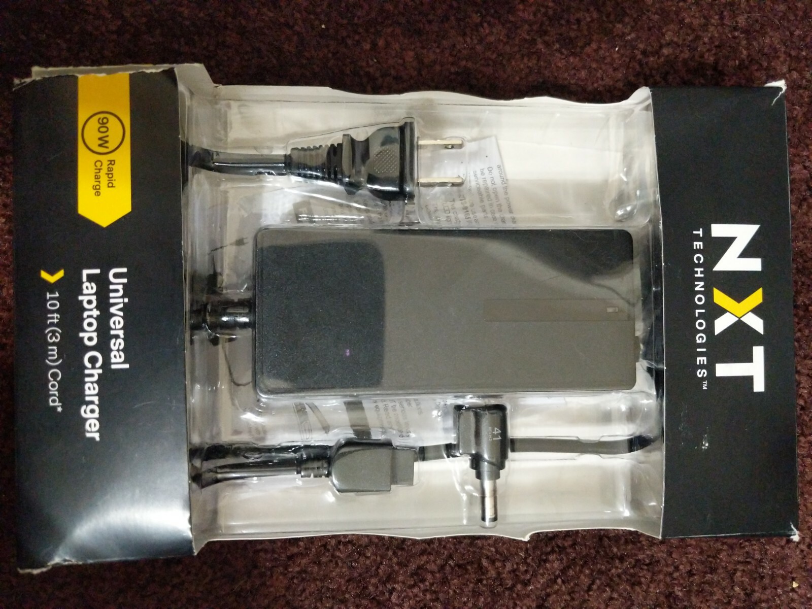 NXT Technologies 90W Universal Laptop Charger NX54323 