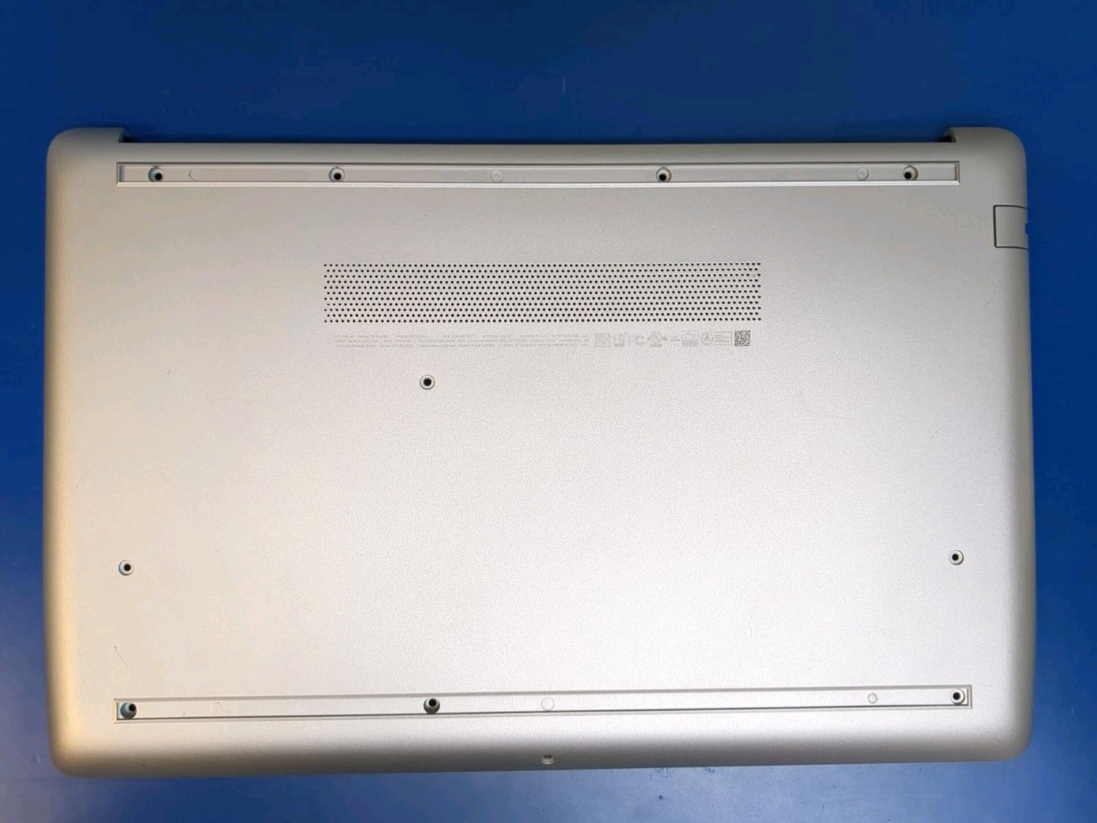 HP Pavillion 15 (15t-da100) Bottom Cover - Silver