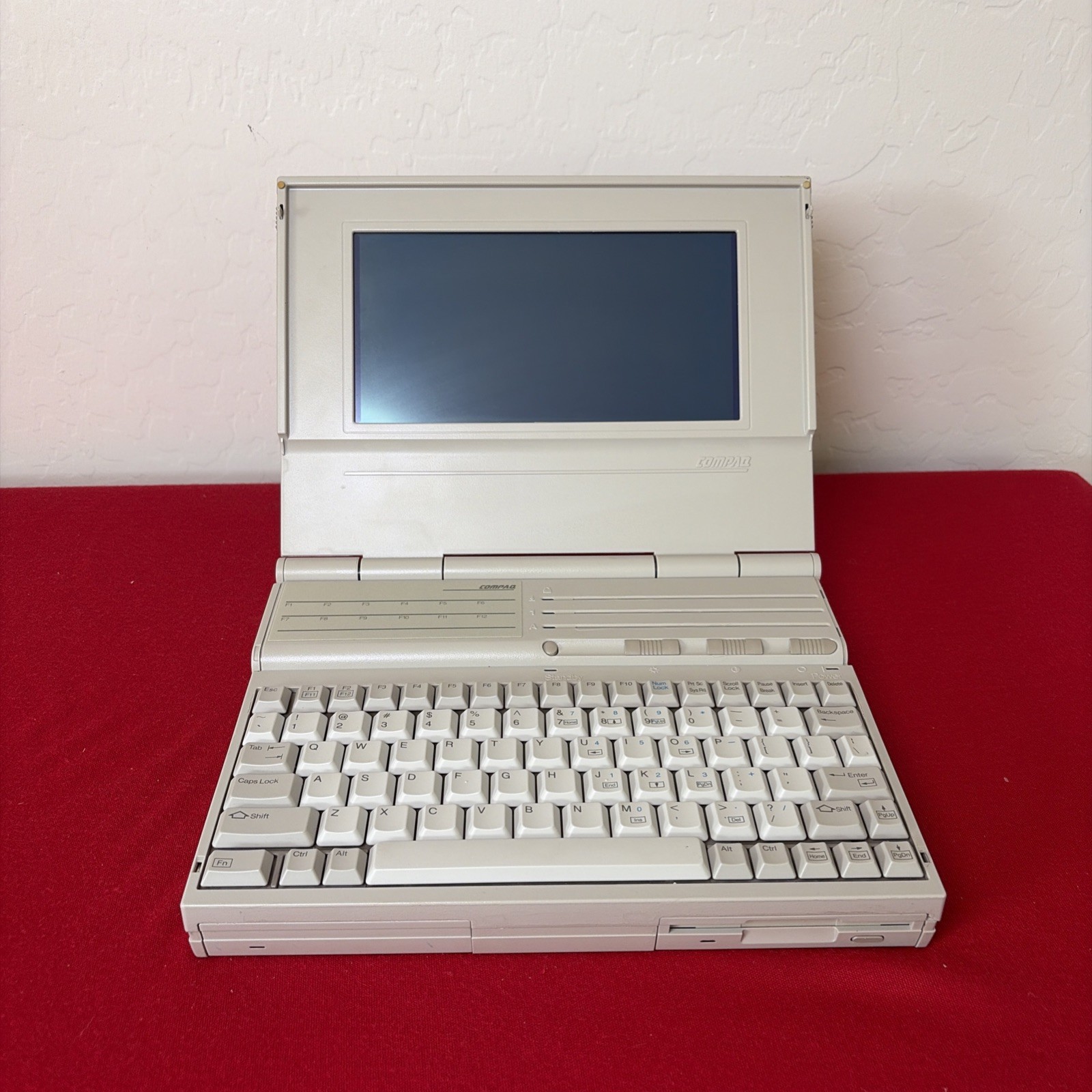 Vintage Compaq LTE 286 Laptop.  Untested 