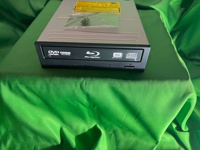 Panasonic SW-5584 8X Blu- Ray & DVD-RW / CDR-RW  SATA - Black Bezel