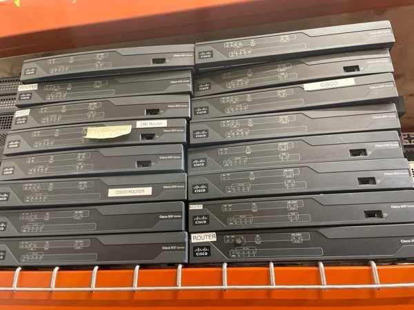 Cisco 881W 4‑Port 10/100 Wireless‑N Router – Very Good condition w/Warrantry