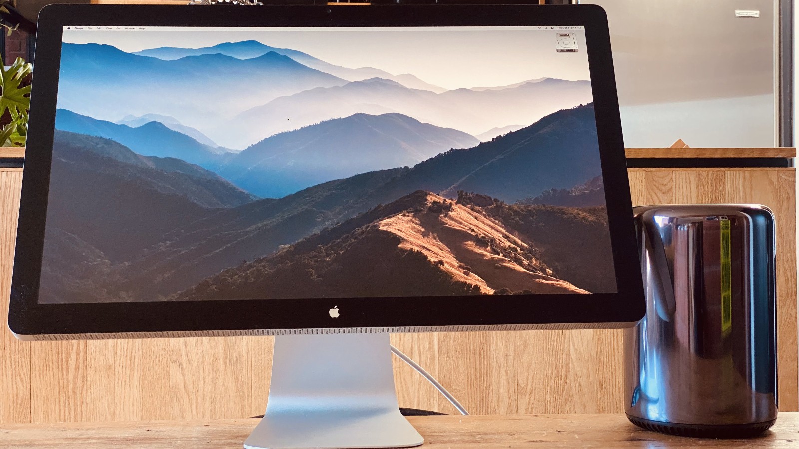 Apple A1481 2013 Mac Pro, 3.5 GHz 6-Core, 64GB RAM, 500GB SSD, AMD Dual D500