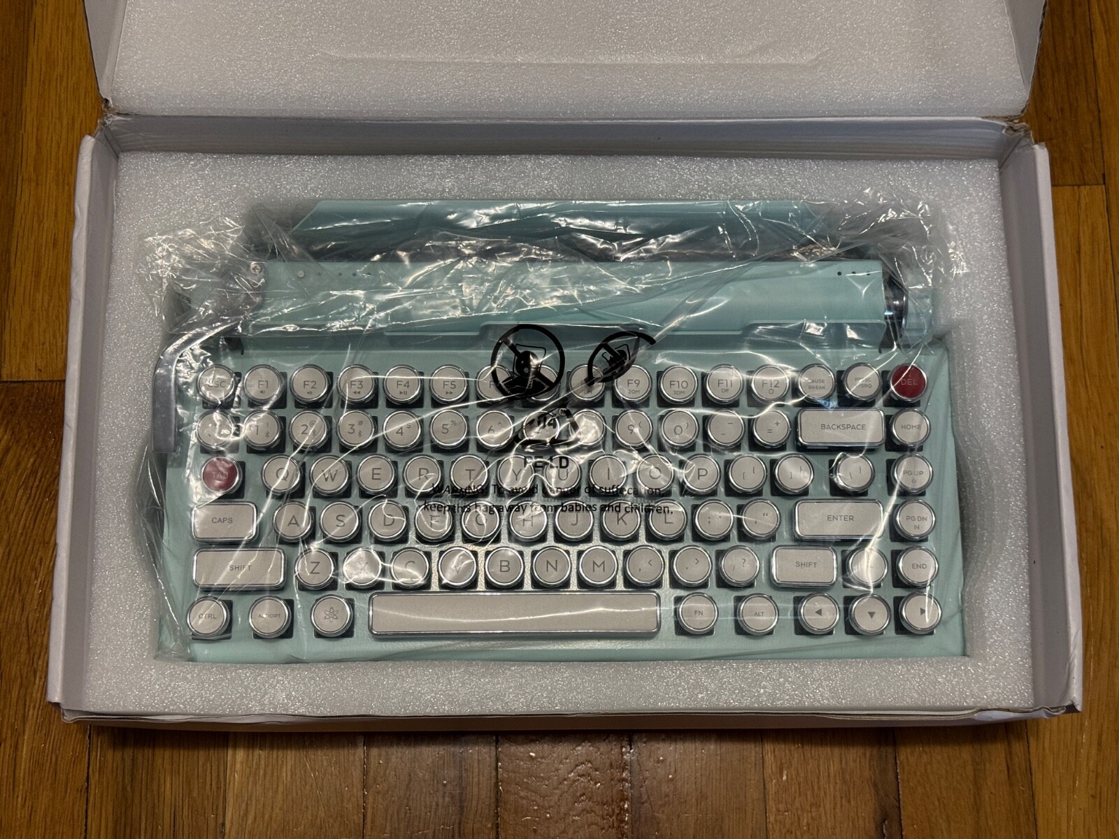 QWERKY TOYS QWERKYWRITER S MINT BLUETOOTH TYPEWRITER MECHANICAL KEYBOARD NEW