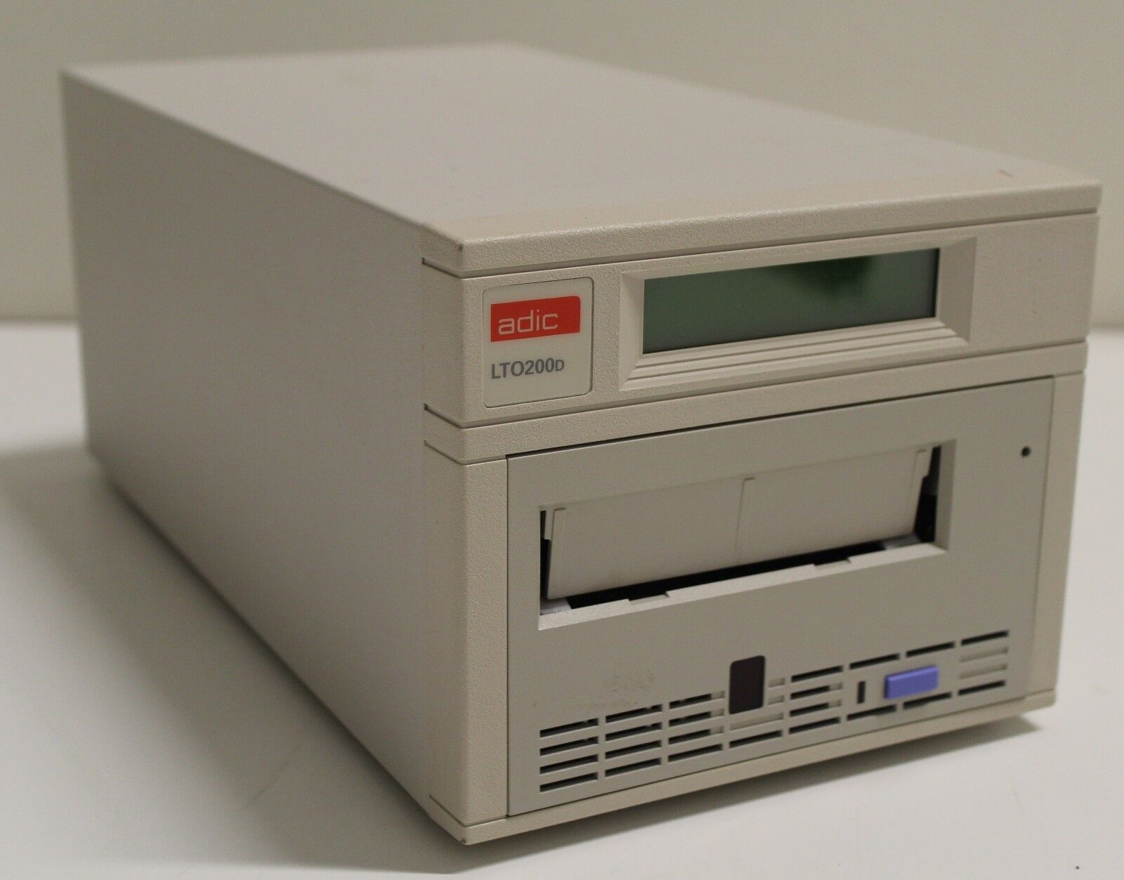 Adic LTO-200D 98-6220-02, External Tape Drive 100GB 200GB Quantum SCSI 