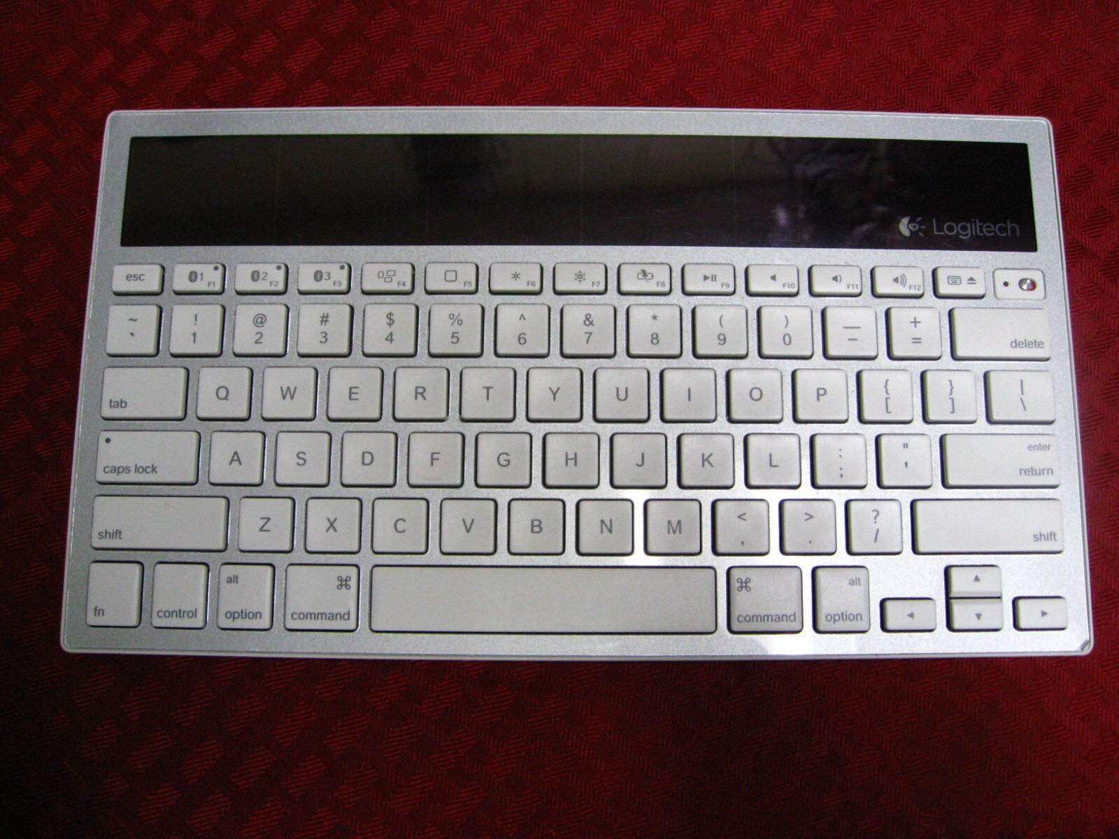 Logitech k760 Wireless Bluetooth Solar Powered Keyboard White Model #Y-R0029