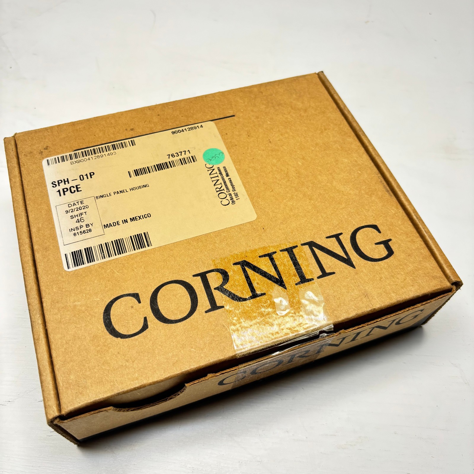 Corning SPH-01P Wall-Mount Single-Panel Housing Holds one CCH Connector Panel
