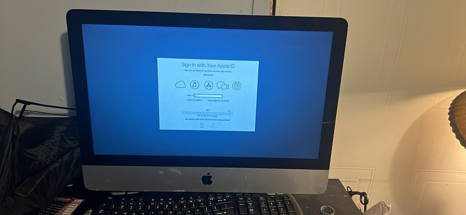 Apple iMac Series All-in-One Desktop Computer, Silver, All-In-One Form Factor