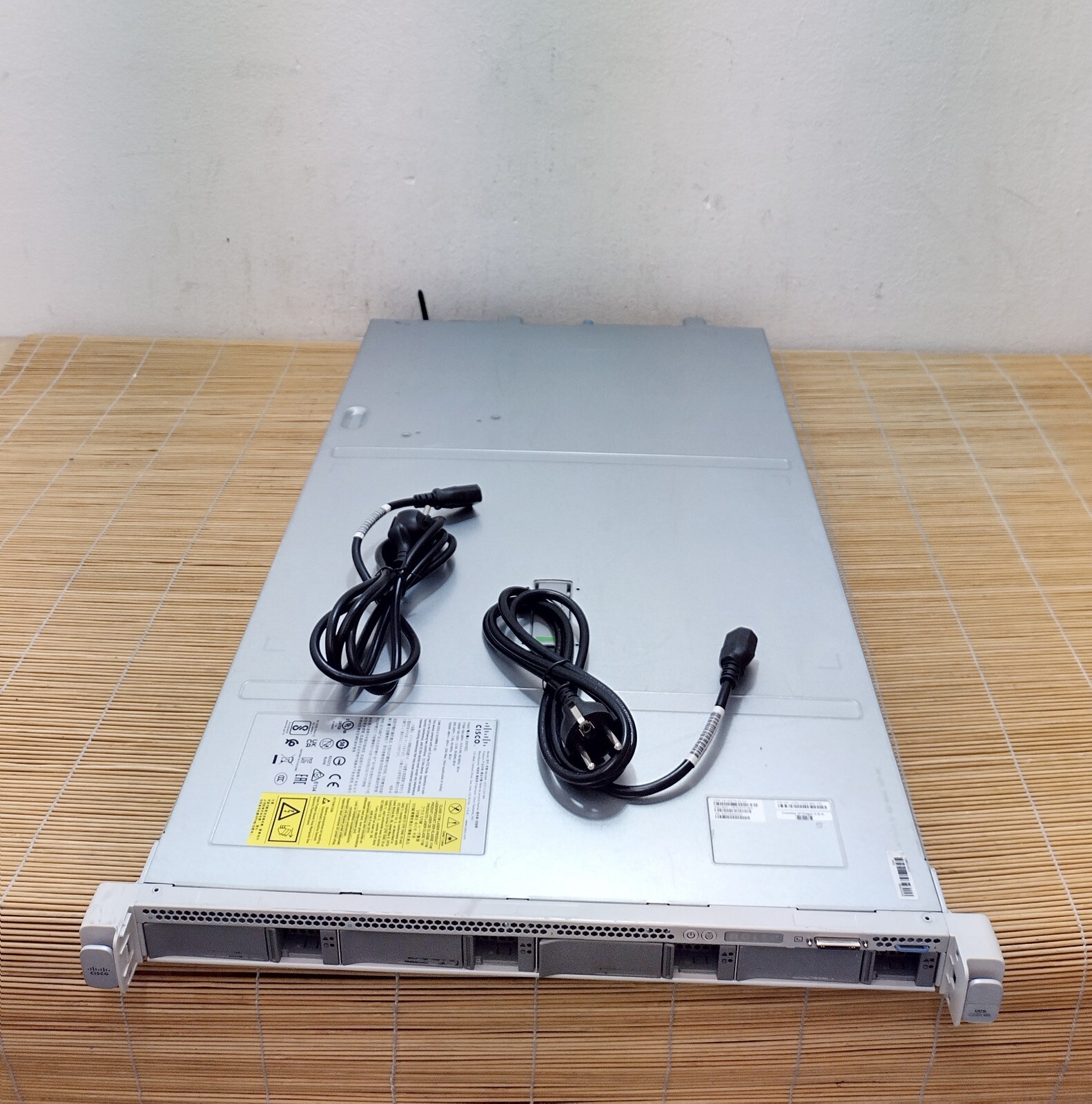 Cisco UCSC-C220-M5L UCS C220 M5 LFF no CPU mem HD PCIe 2x PSU