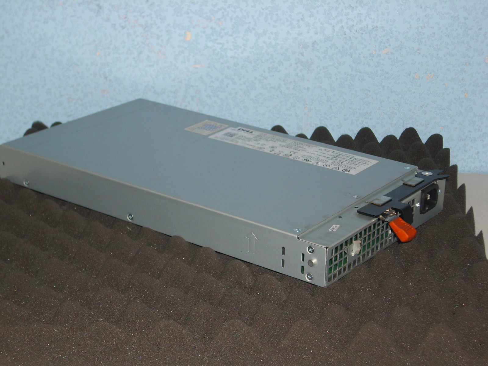   DELL PowerEdge R900 EMM Power Supply D1570P-S1 / CN-0CY119-17972-8AE
