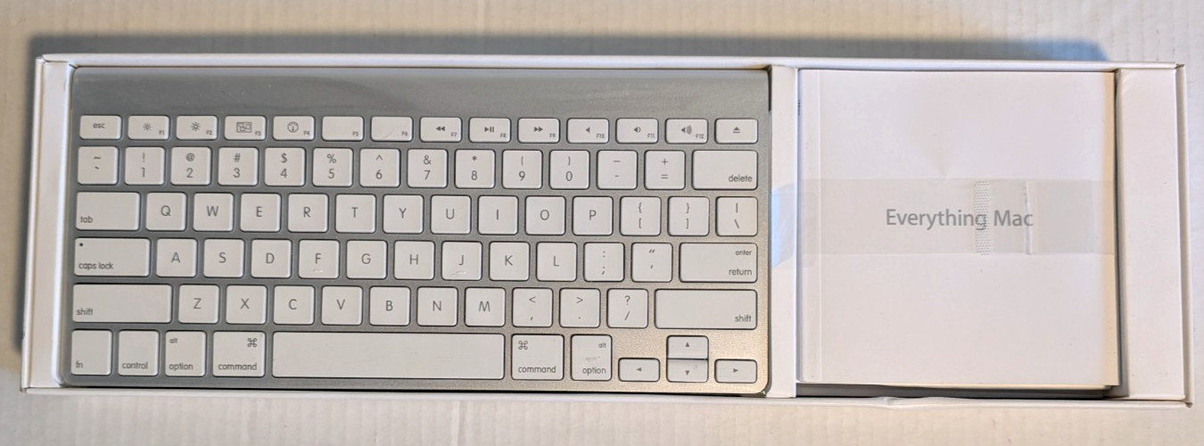 cccApple Wireless Bluetooth Keyboard A1314 - New Open Box