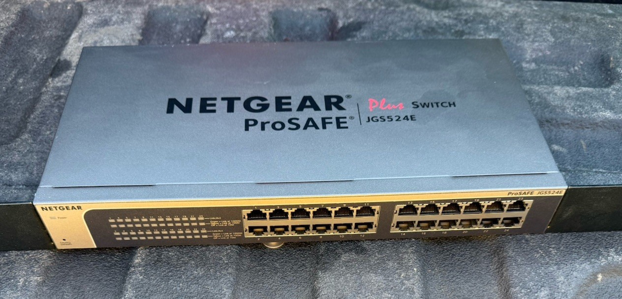 Netgear ProSAFE JGS524E 24 Port Gigabit Smart Switch TESTED WORKING