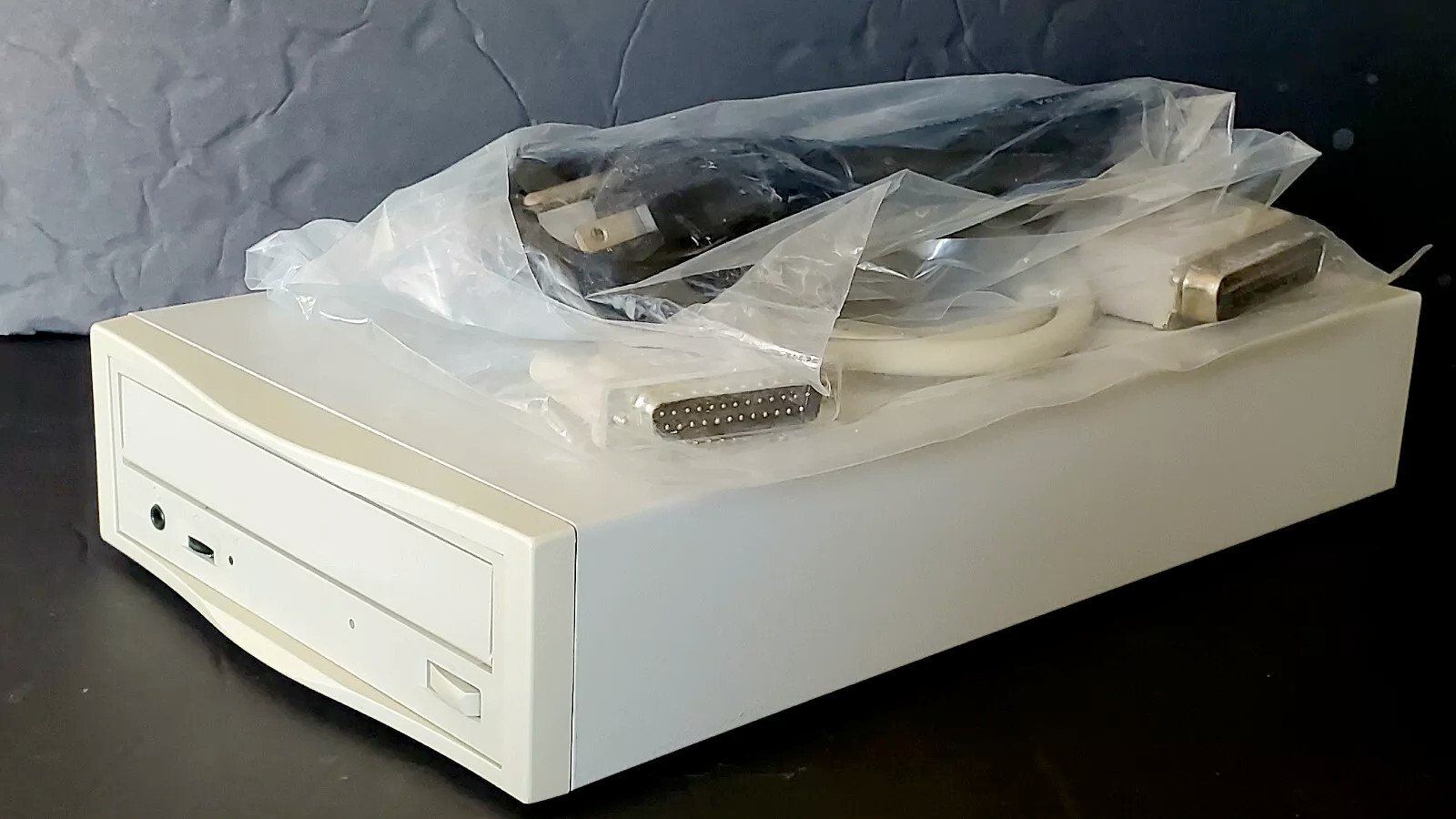EXTERNAL SCSI CD BURNER 12X/4X/32X ROLAND RECORDER VS2480/1680/1880/1824/890/880
