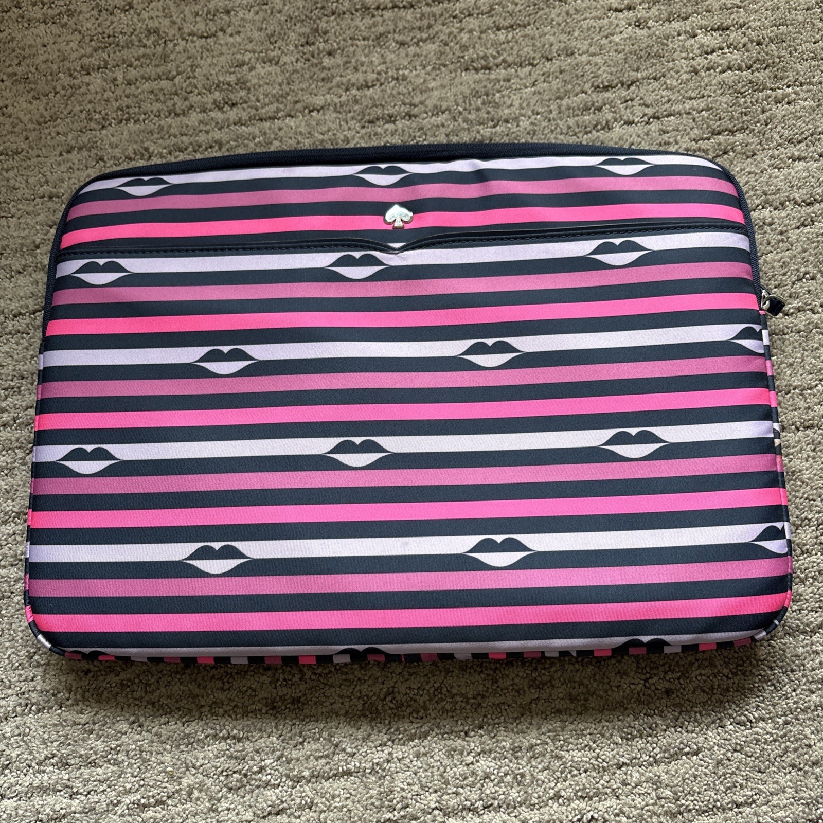 KATE SPADE Joe Lip Print Universal Laptop Sleeve up to 15 Inch Pink Multi NEW