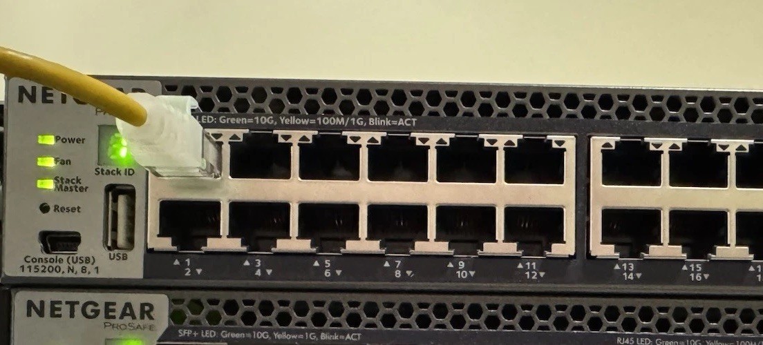 NETGEAR ProSAFE M4300-24X 24-Port 10GbE L3 Fully Managed Rack Switch 98C4