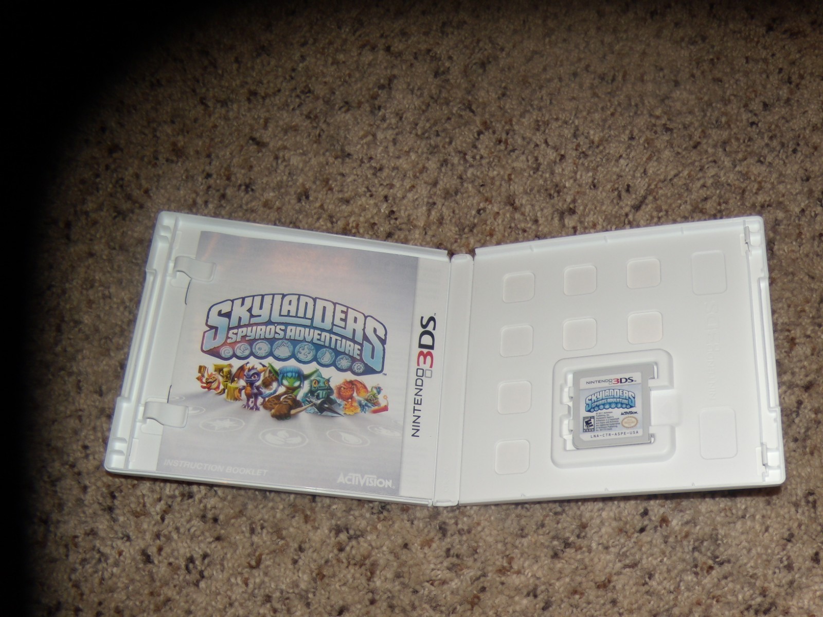 Skylanders Spyro's Adventure Nintendo 3DS Game with case and manual